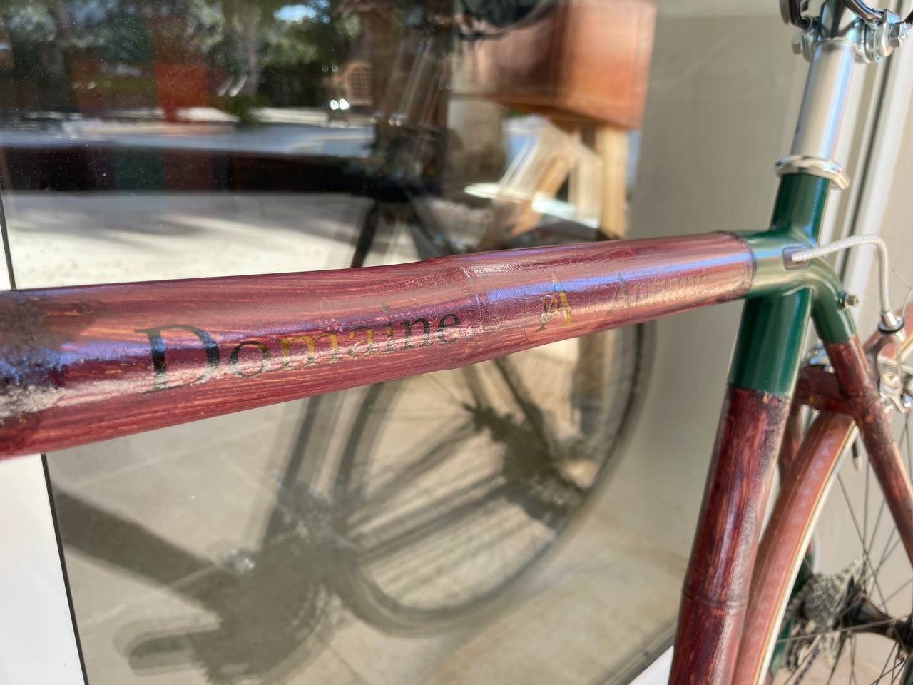 Domaine Antiane branding on top tube
